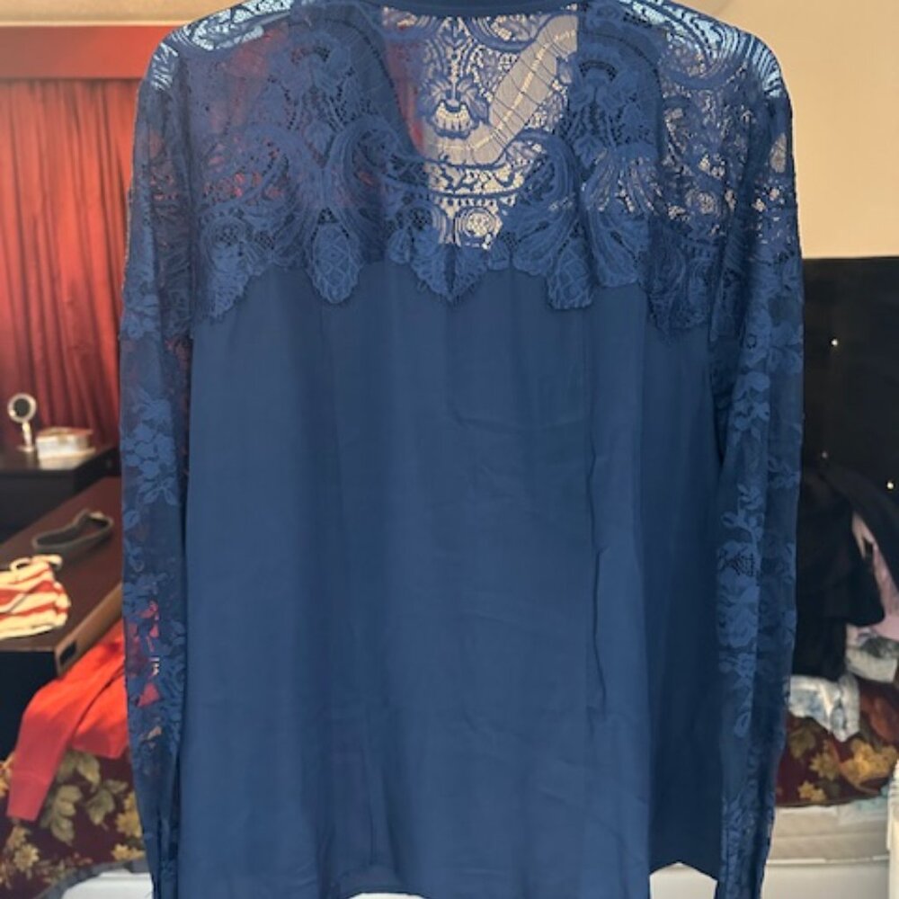 blouse - Picture 2 of 2